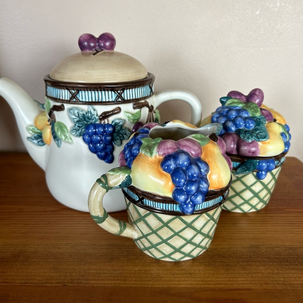 Mikasa Garden Harvest Ceramic Sugar and Creamer Set with Blue and Purple Grapes
